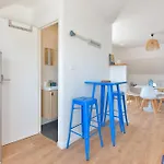 Centre *